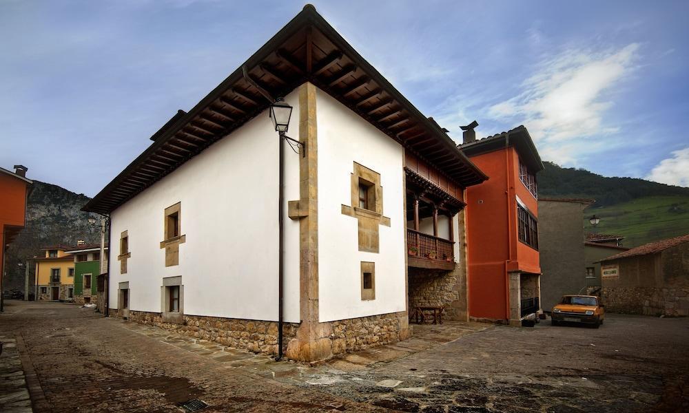 Hotel Picos De Europa Arenas De Cabrales Exterior photo