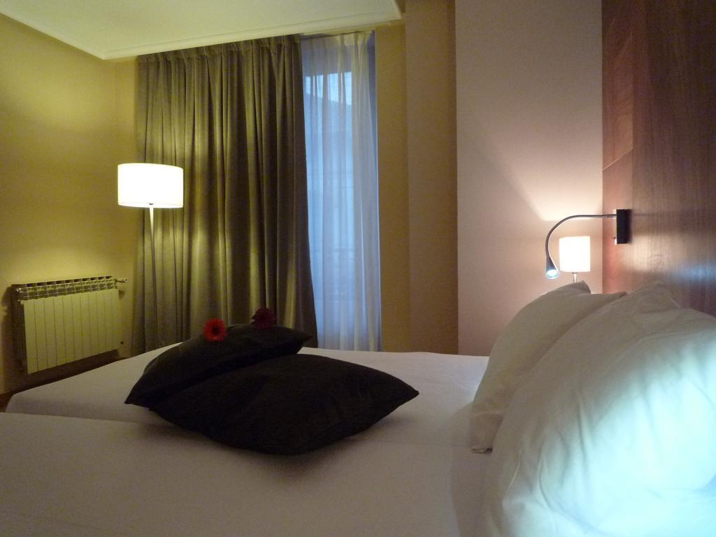 Hotel Picos De Europa Arenas De Cabrales Room photo