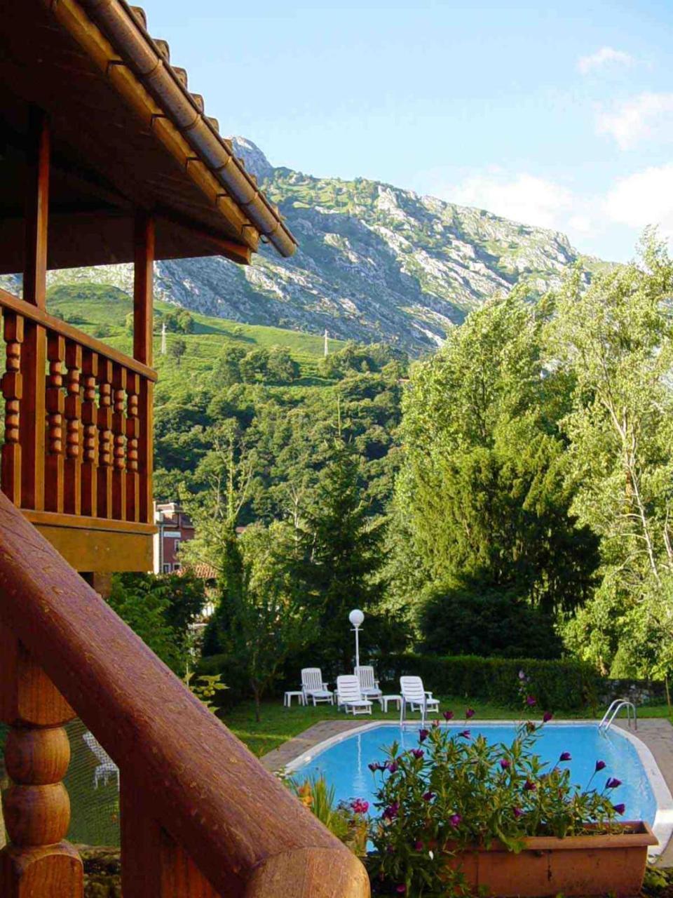 Hotel Picos De Europa Arenas De Cabrales Exterior photo